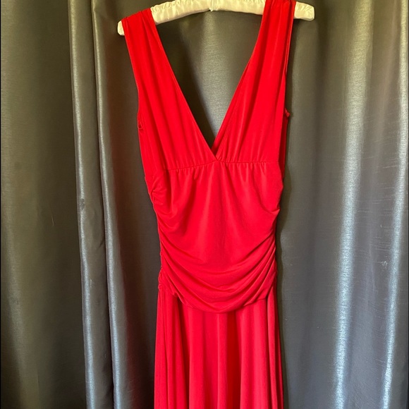 Stunning Red Dress - Picture 7 of 13